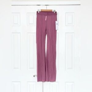 Alo Mesh High-Waist Flicker Pant in Mulberry